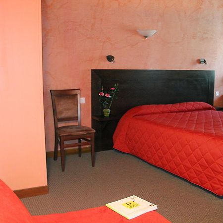 Logis Des Trois Maures 호텔 Couches 외부 사진