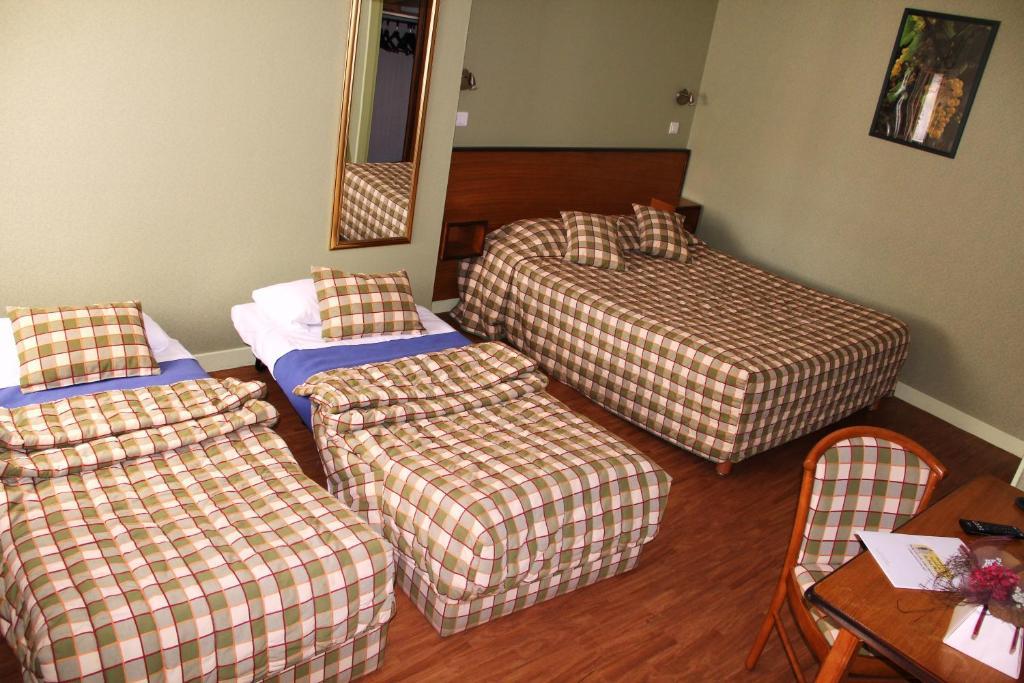 Logis Des Trois Maures 호텔 Couches 객실 사진