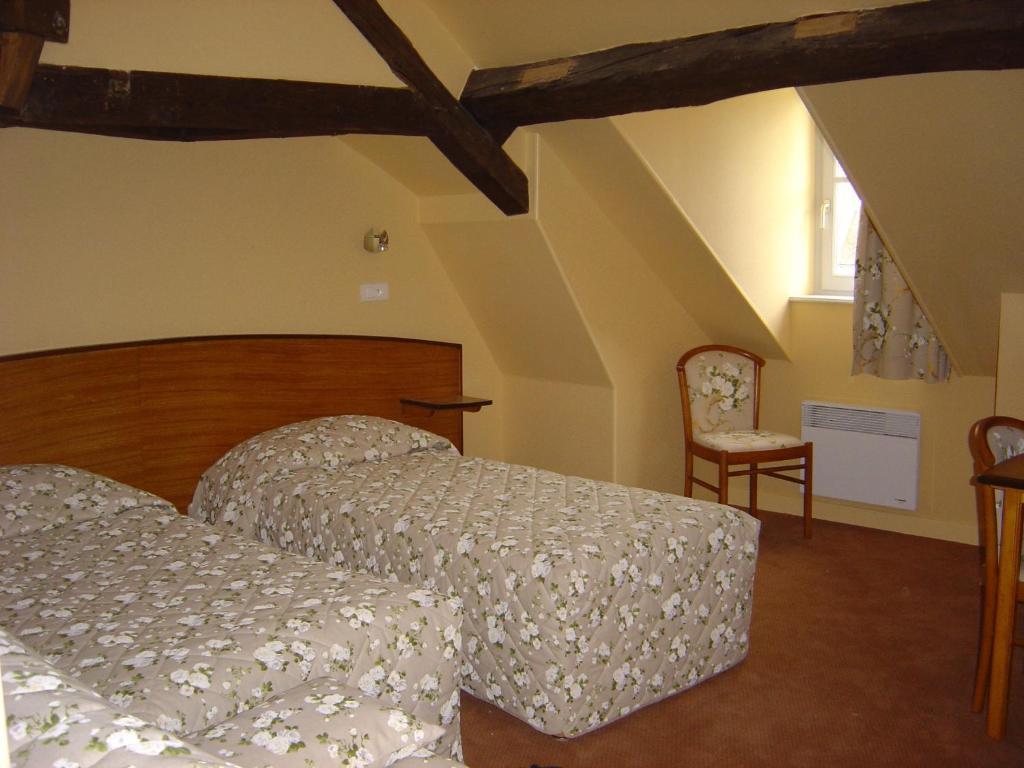 Logis Des Trois Maures 호텔 Couches 객실 사진